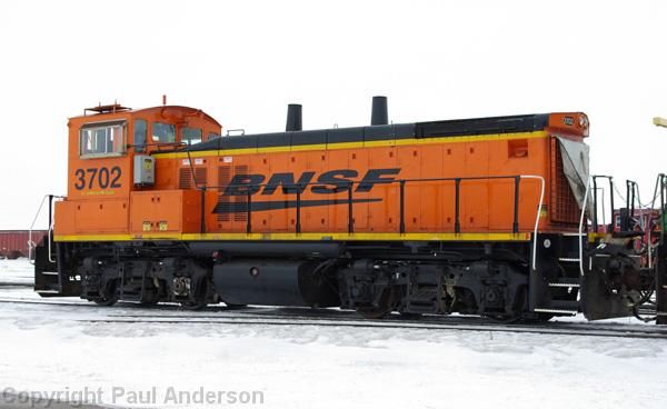 BNSF 3702 - MP15 - B.jpg